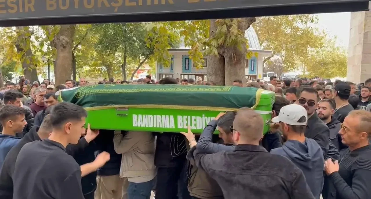 Sanayispor'un kalecisi Oğuzhan Kamacı antrenmanda kalp krizi geçirdi