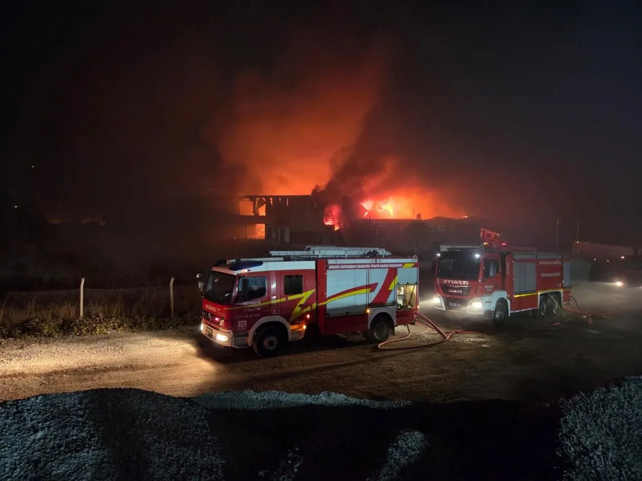 Ankara Elmadağ’da boya dönüşüm fabrikasında yangın çıktı
