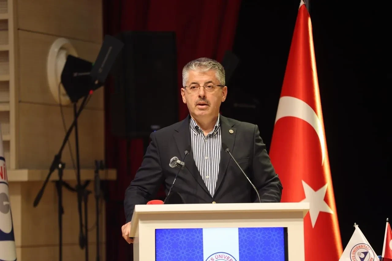 Erciyes Üniversitesi mezunları yıllar sonra Kayseri’de buluştu