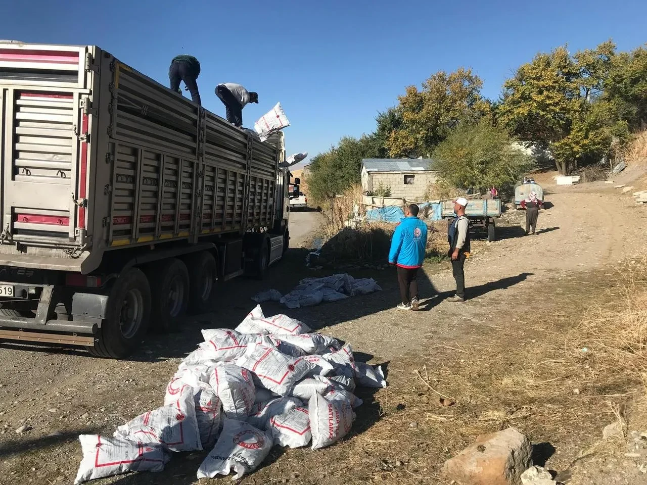 Bulanık Kaymakamlığı 5 bin aileye kömür dağıtımı yaptı