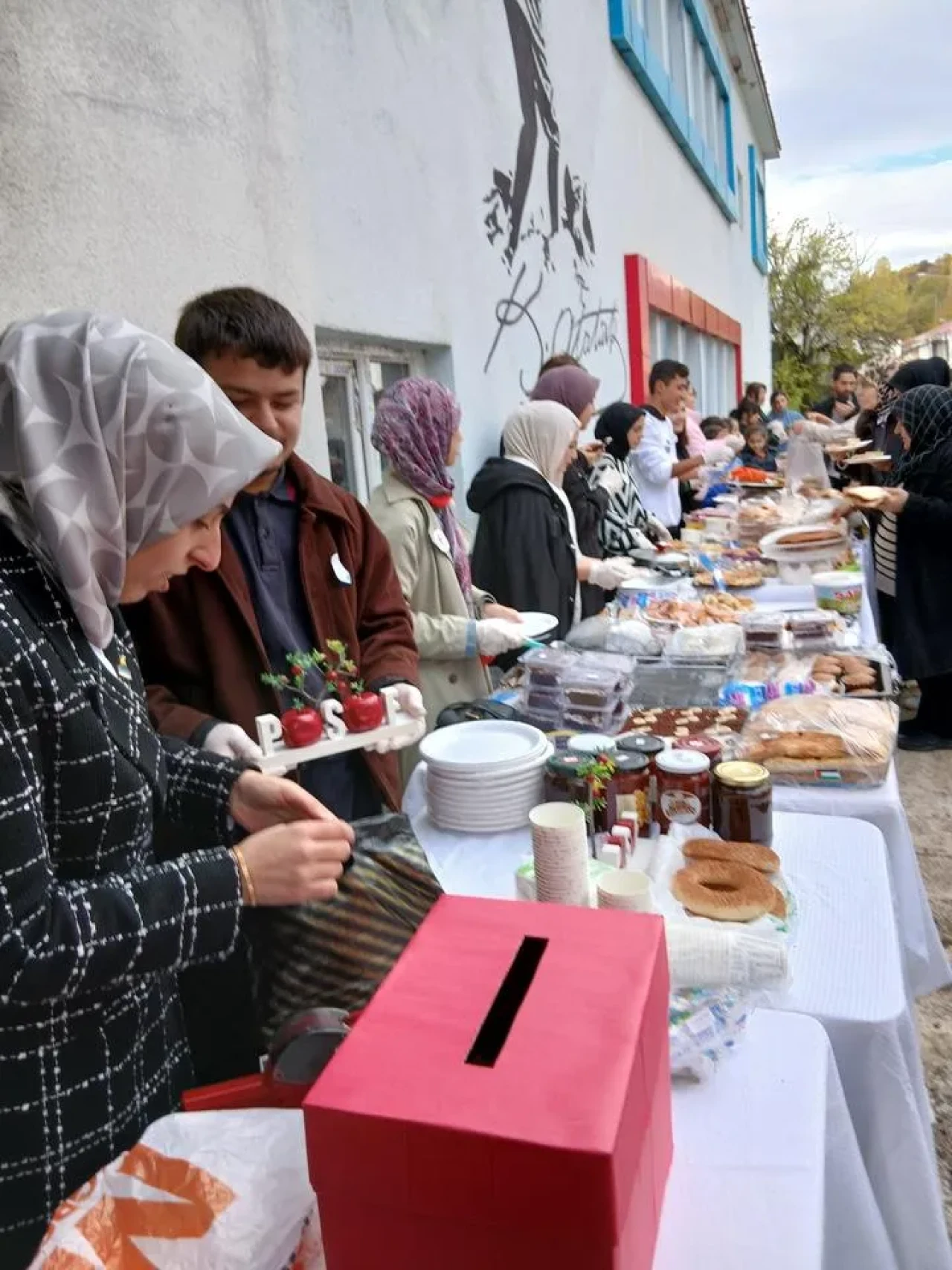 Posof’ta Gazze için hayır çarşısı kurulup nakdi yardım toplandı