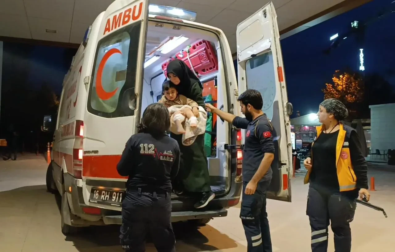 Bursa'nın İnegöl ilçesinde çaydanlık devrilen 3 yaşındaki çocuk yaralandı