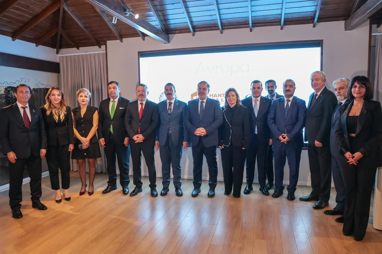 Prof. Dr. Fatma Aydın'a özel medyadan yılın üstün başarı ödülü verildi