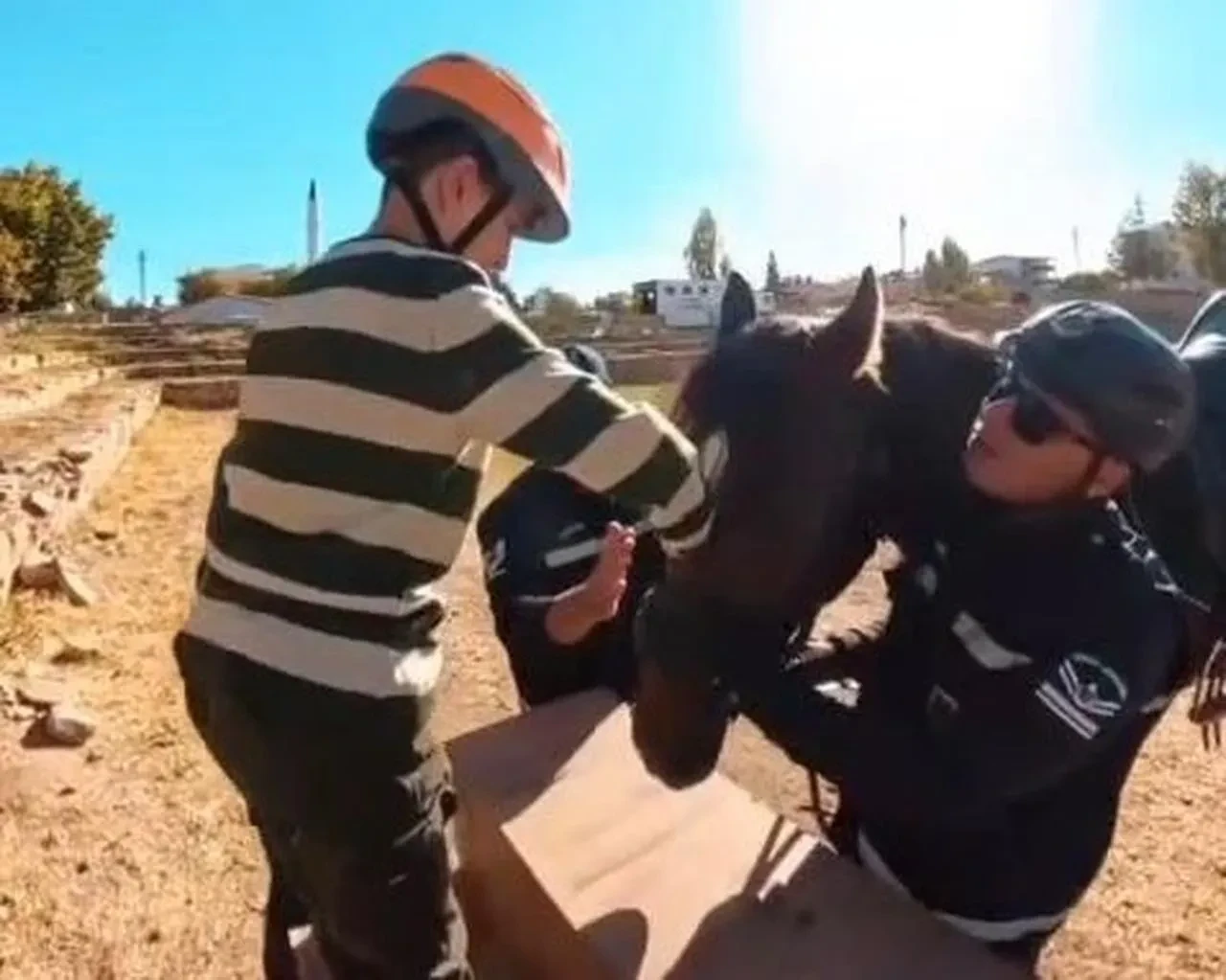 Van İl Jandarma Komutanlığı hayvanlar gününde çocuklarla etkinlik düzenledi