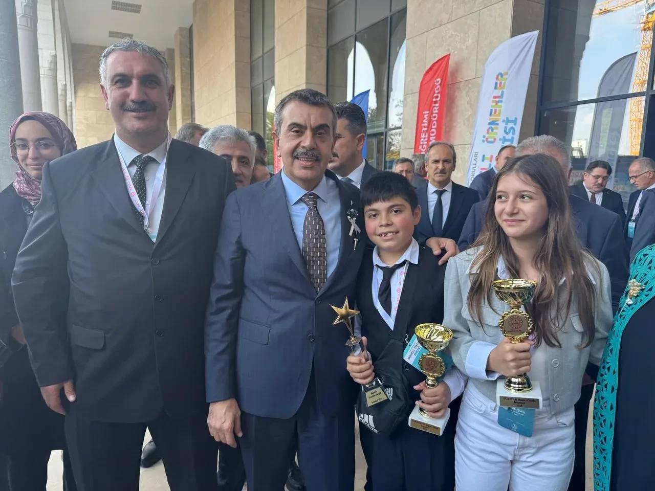 Muş Mevlana İmam Hatip Ortaokulu Millî Eğitim Bakanlığı yarışmasında Türkiye birincisi