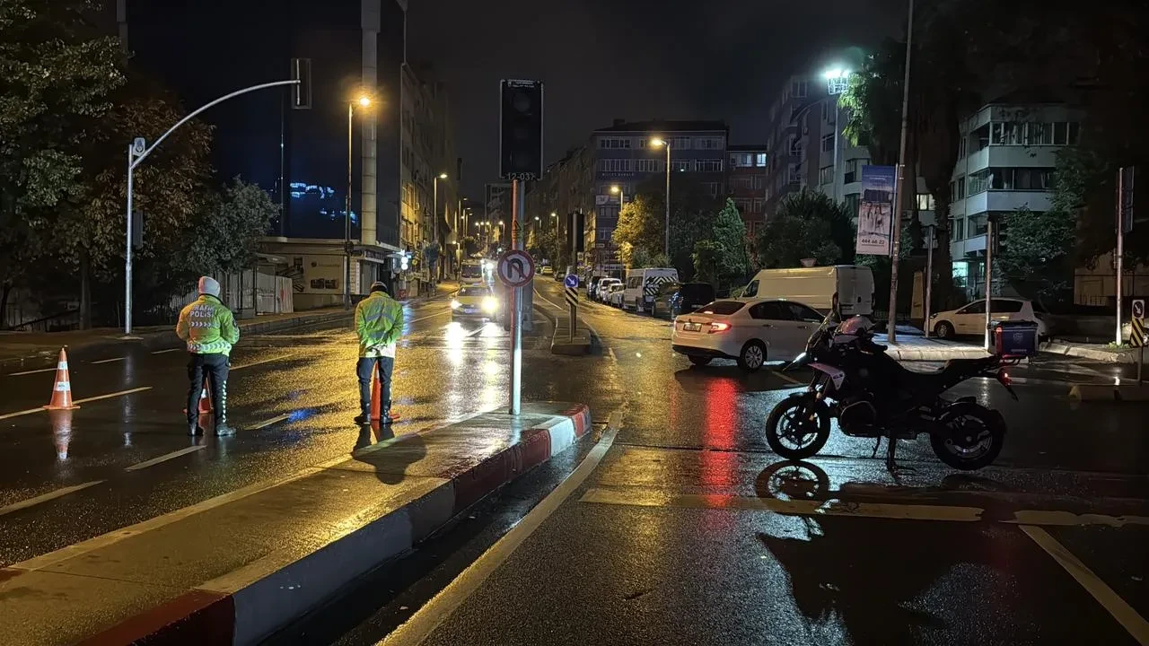 İstanbul'da Cumhuriyet Bayramı provaları için Vatan Caddesi trafiğe kapatıldı