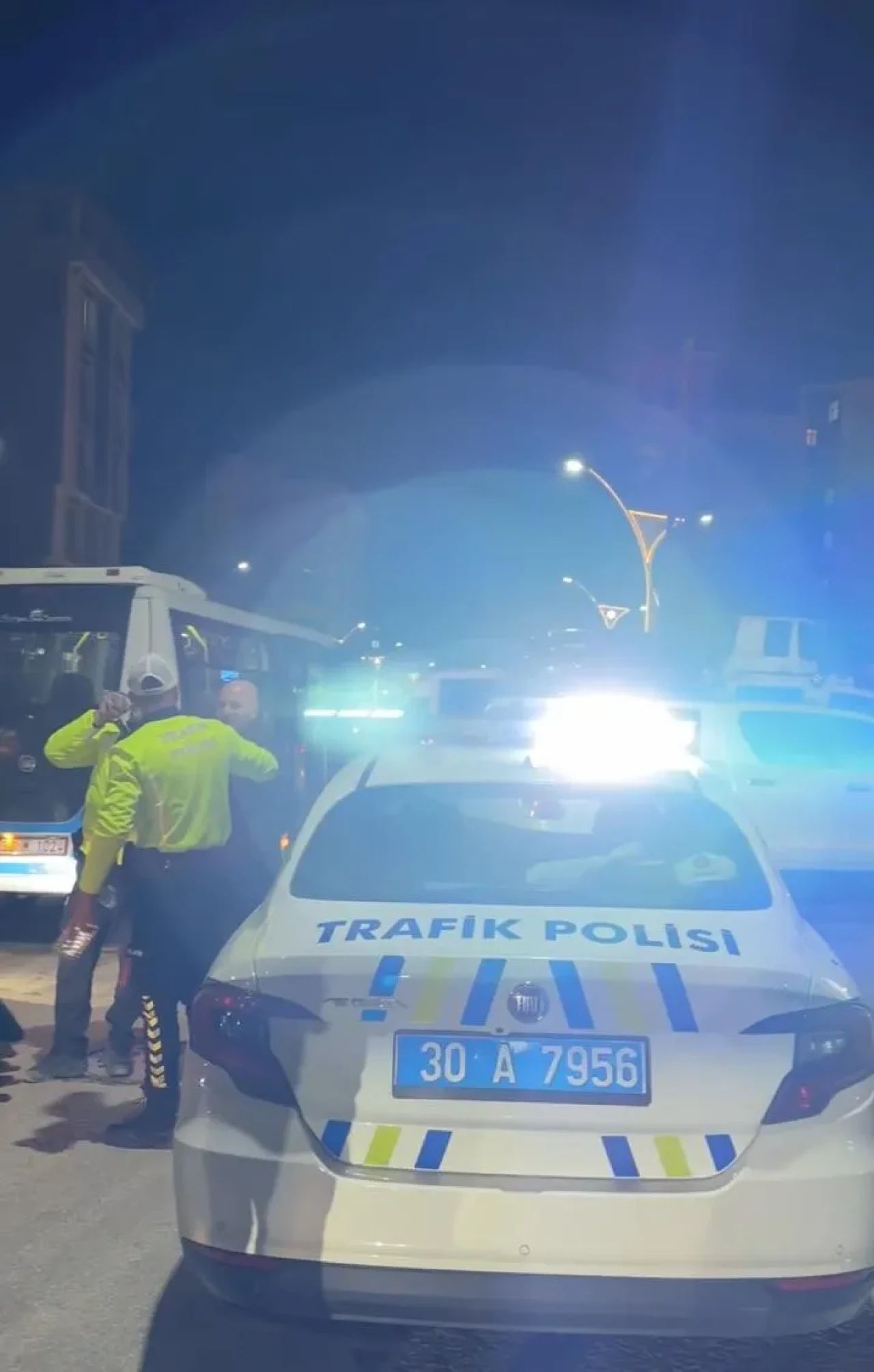 Yüksekova'da iki grup arasında çıkan bıçaklı kavgada bir kişi yaralandı