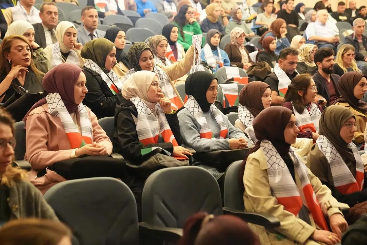 Ege Üniversitesinde Gazze'nin direnişi ve tarihi konuşuldu