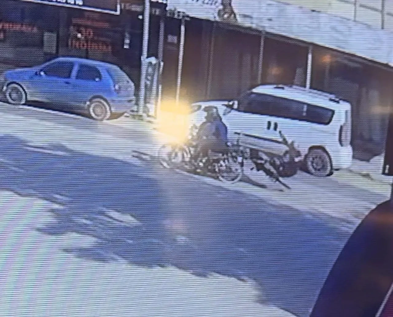 Bursa'nın İnegöl ilçesinde motosiklet ile bisiklet çarpıştı 2 yaralı