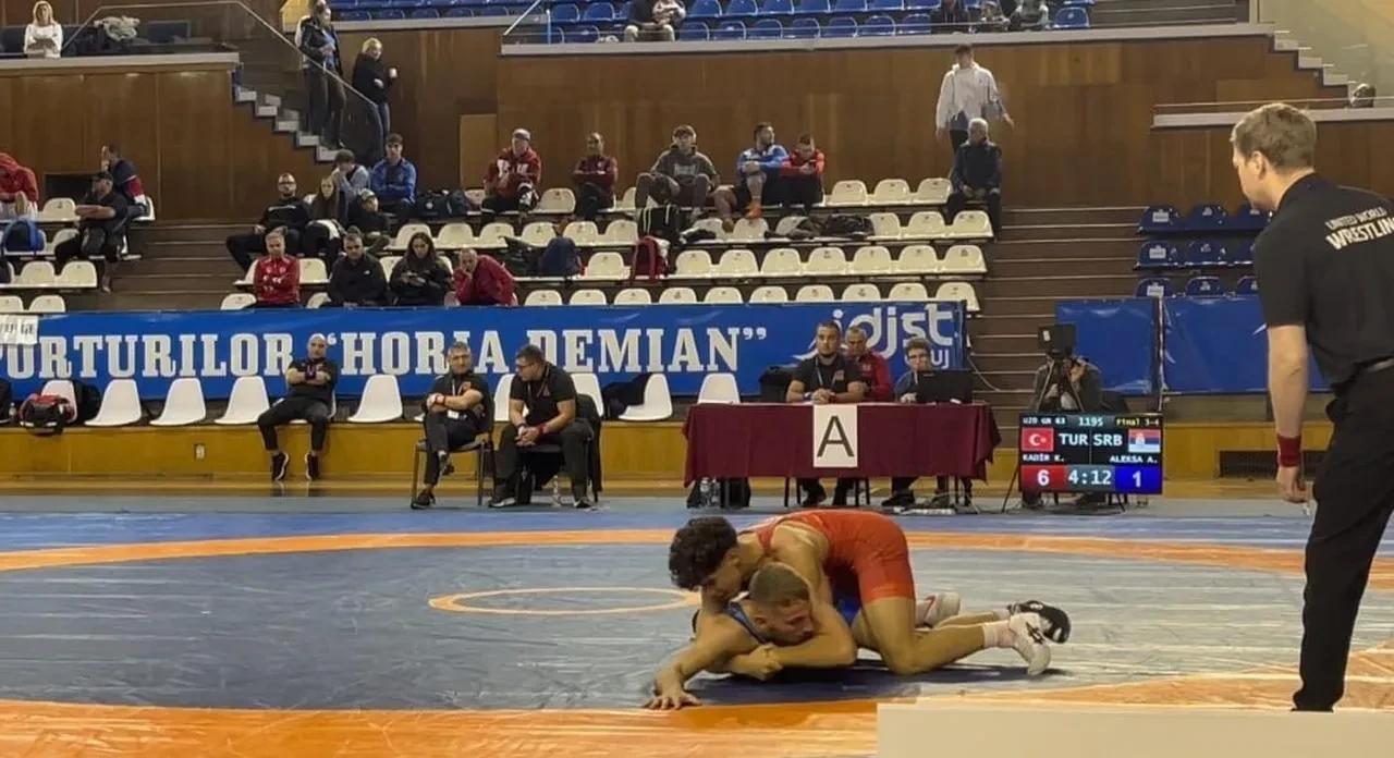 Yunusemreli Kadir Kadiroğlu U20 Balkan Güreş Şampiyonası'nda bronz madalya kazandı