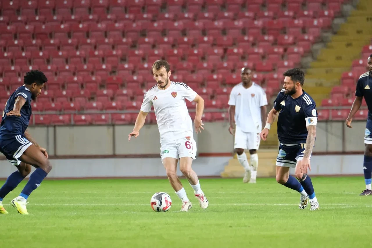 Erzurumspor FK Atakaş Hatayspor'u Mersin'de 3-0 mağlup etti