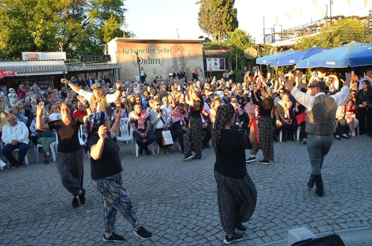 Didim Zeytin Festivali renkli görüntülerle başladı