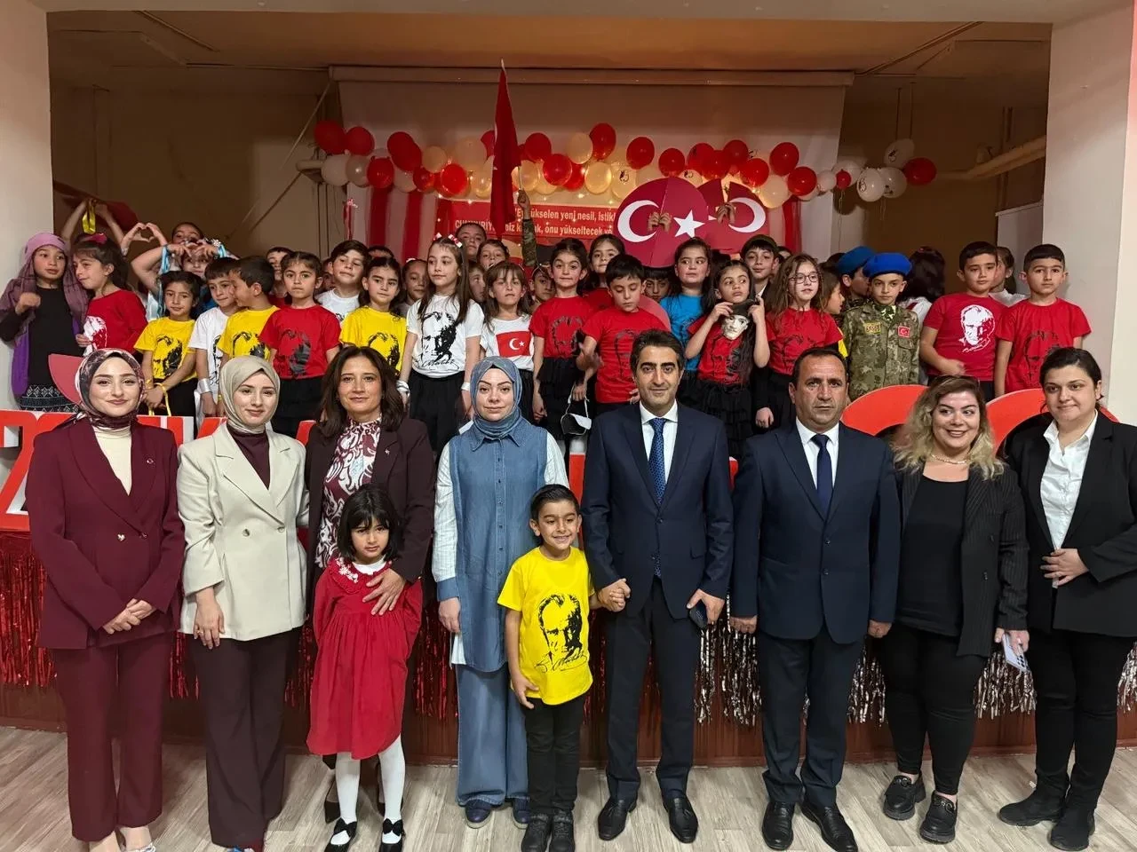 Sarıkamış’ta minik öğrenciler Cumhuriyet Bayramı’nı coşkuyla kutladı