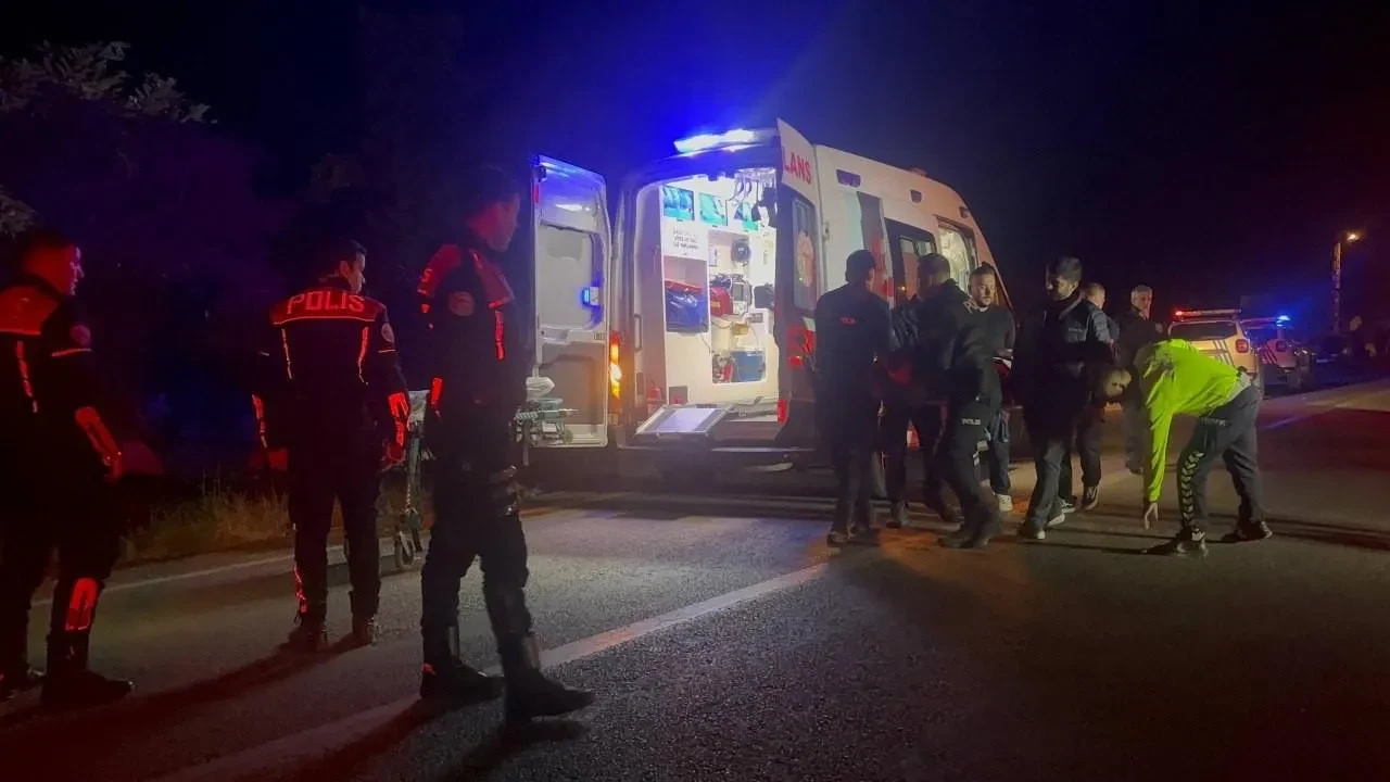 Erzincan’da polisten kaçan otomobil şarampole uçtu 2 yaralı