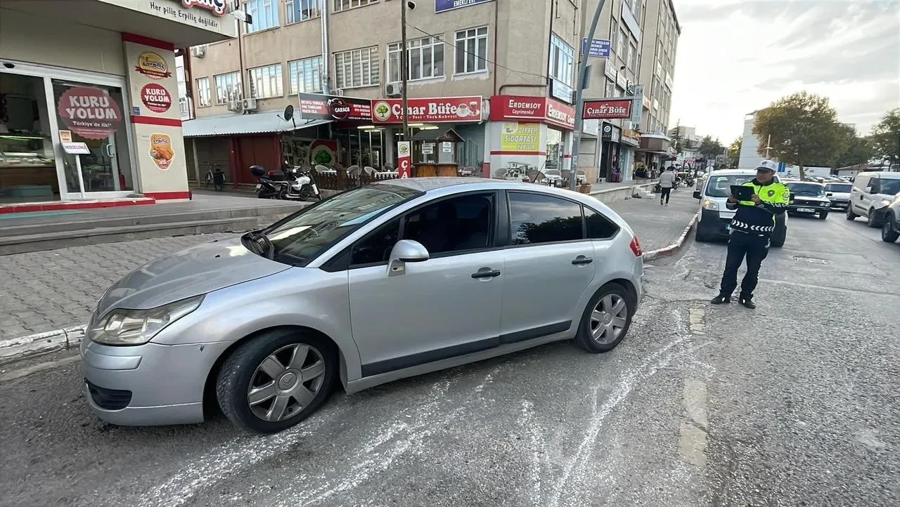 Karaman'da otomobilin çarptığı yaşlı kadın hastaneye kaldırıldı