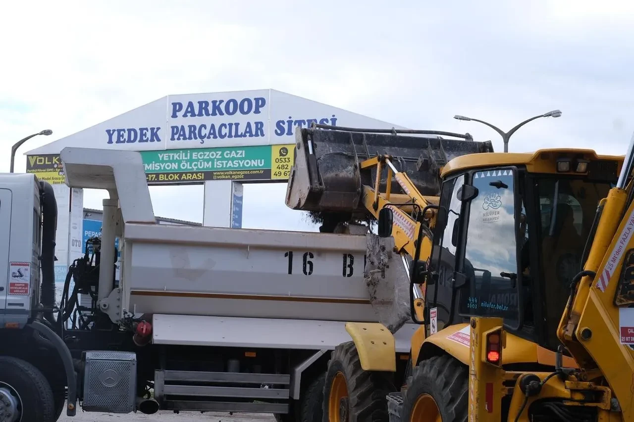 Nilüfer Belediyesi Beşevler Sanayi Sitesi'nde kapsamlı temizlik yaptı