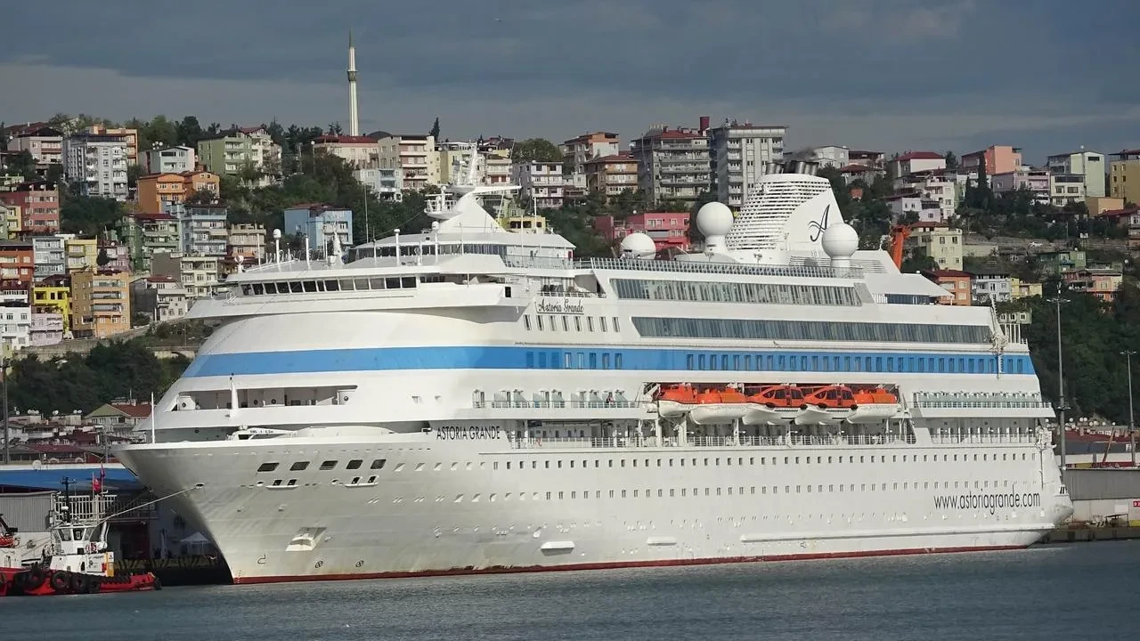 Rus turistler Samsun'da güneşin ve kültürün tadını çıkardı