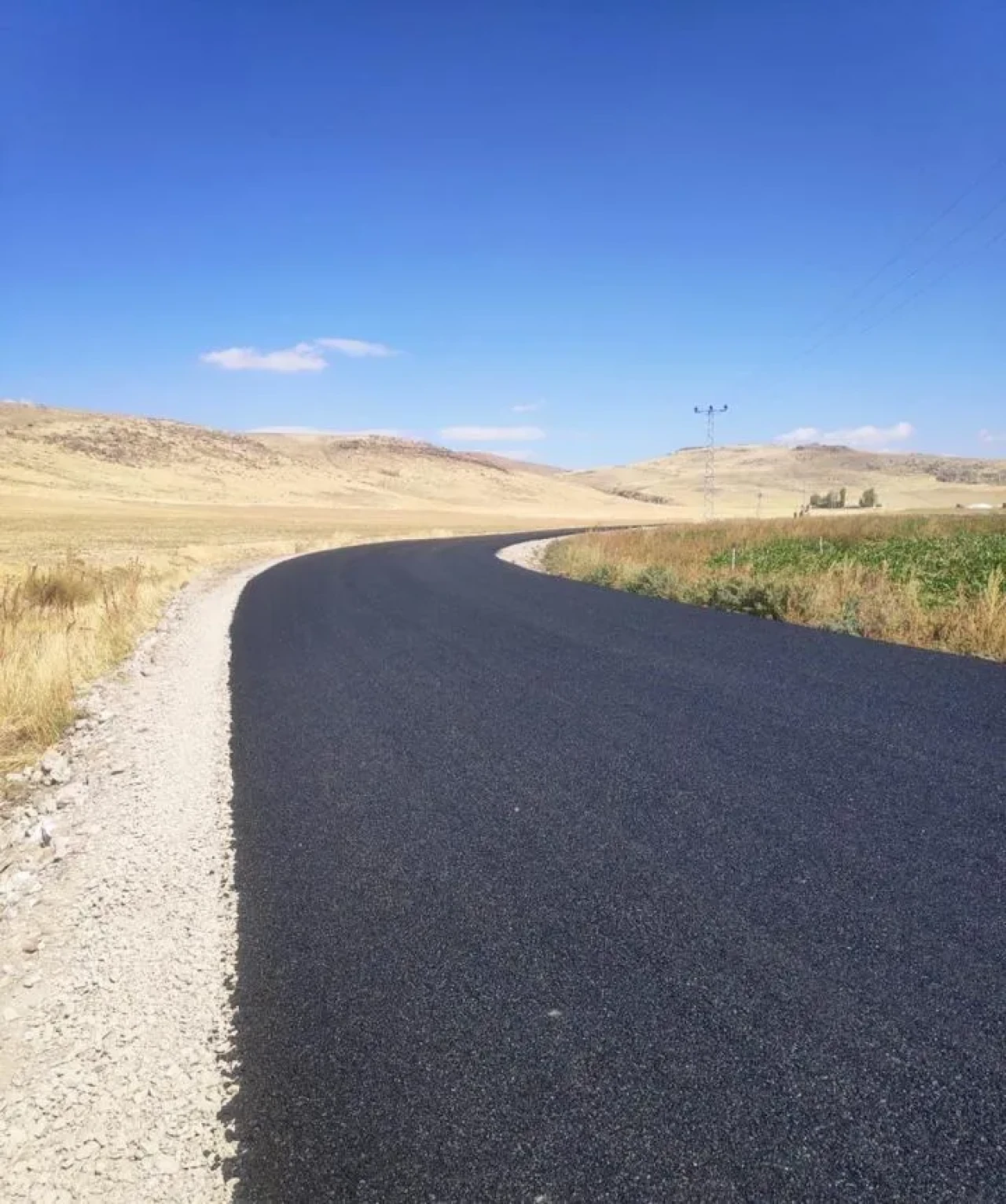 Patnos'ta Konakbey-Uzunca köy yolu asfalt çalışması tamamlandı