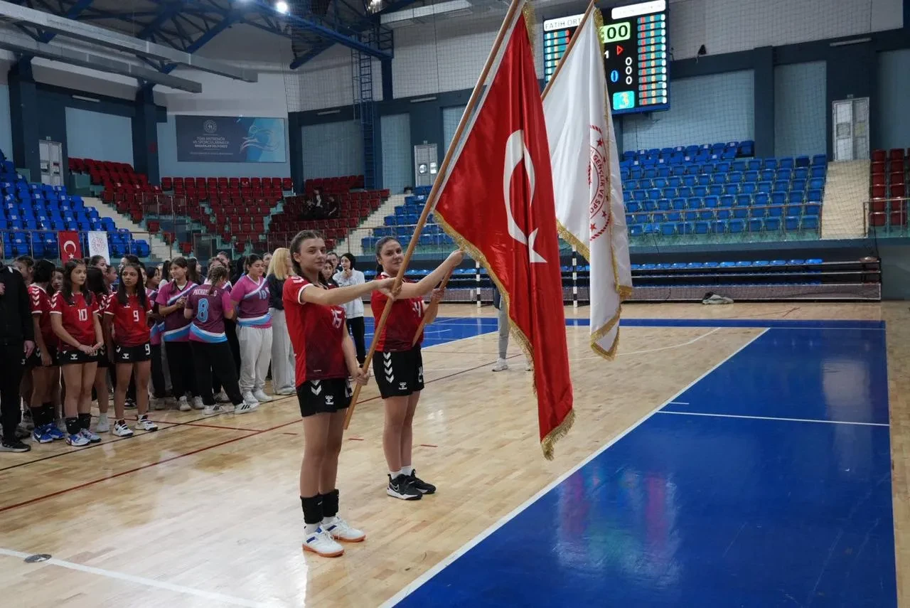 Düzce'de 2025-2026 okul sporları sezonu açılış seremonisiyle başladı