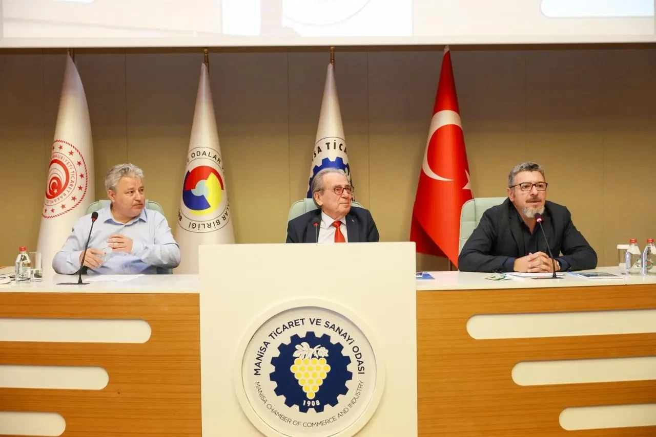 Yunusemre belediyesi zafer yollarında filmini 102 yıl sonra manisa'da izleyiciyle buluşturdu