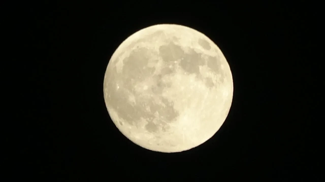 Erek Dağı dolunayla büyüleyici bir görsel şölen sundu