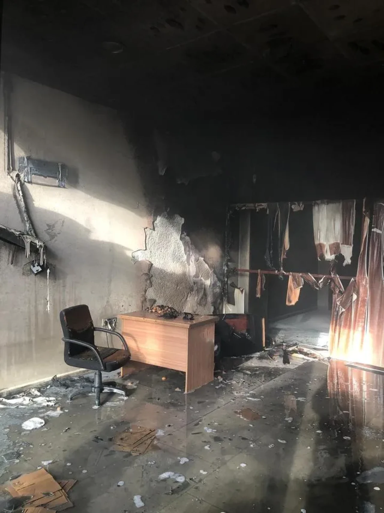 Karpuzlu'da iş yerinde çıkan yangın maddi hasara yol açtı