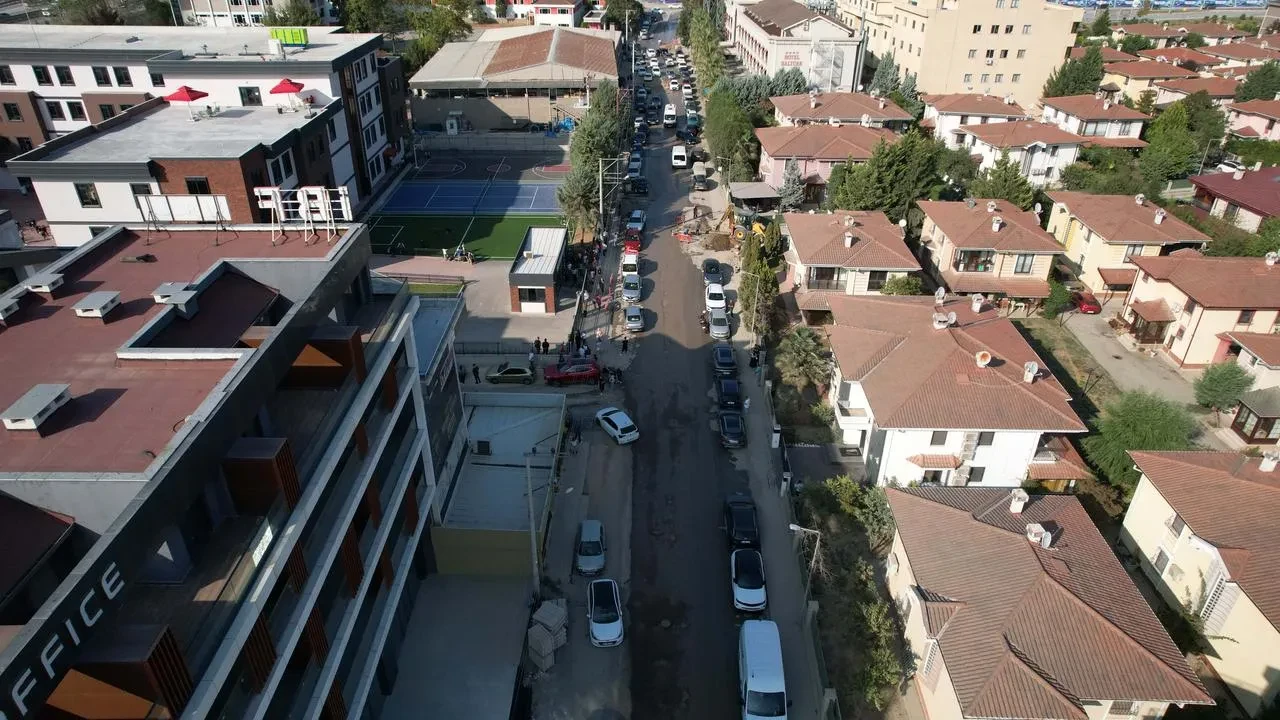 Kocaeli Büyükşehir Belediyesi Şehit Ergün Köncü Caddesi’ni yeniliyor