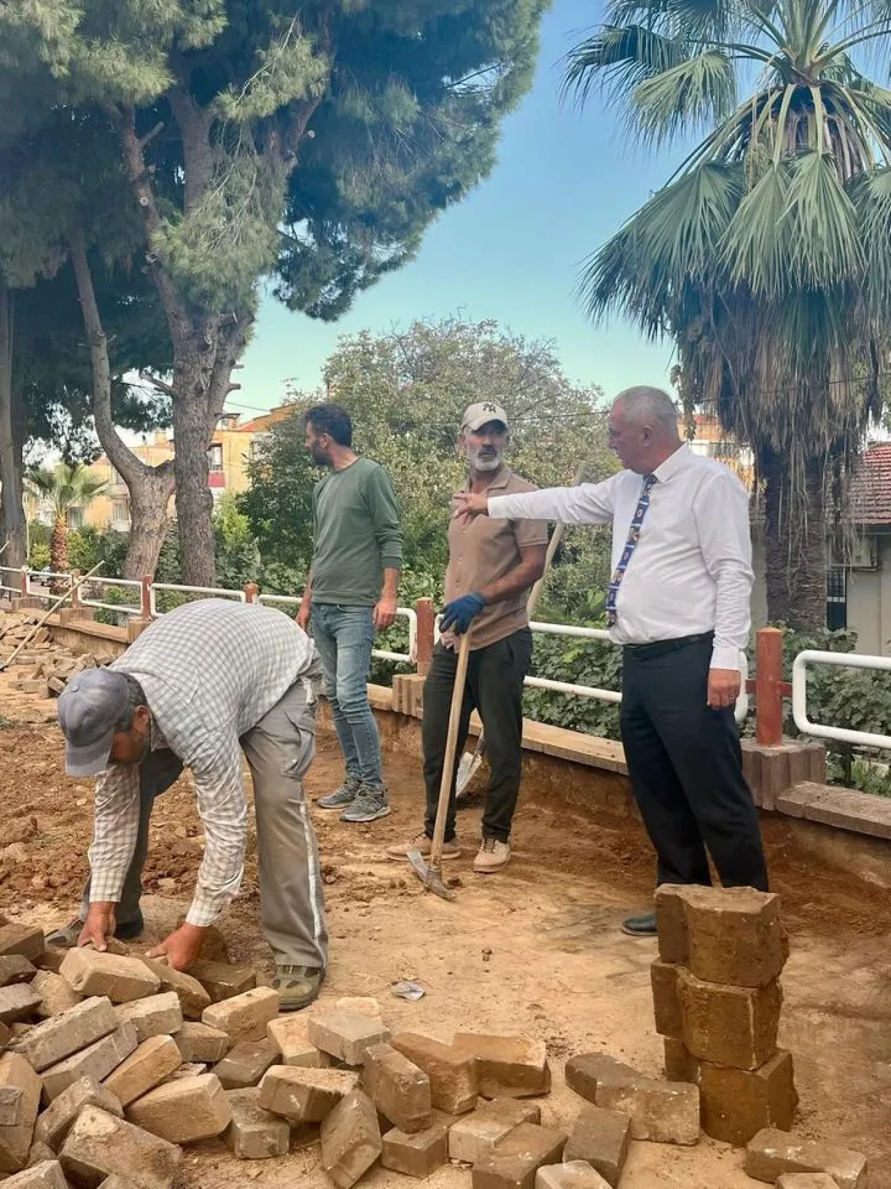 Sultanhisar Belediye Başkanı Osman Yıldırımkaya yol çalışmalarını inceledi