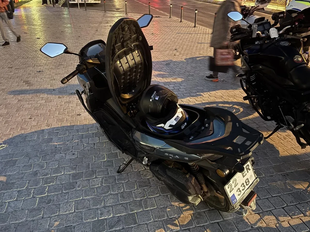 Edirne’de motosiklet refüje çarptı iki kişi yaralandı