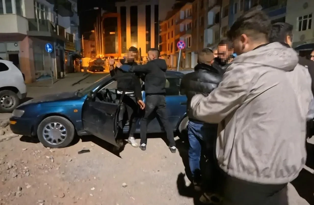 Aksaray’da yere tükürme sonucu çıkan kavgada alkollü şahıs saldırdı