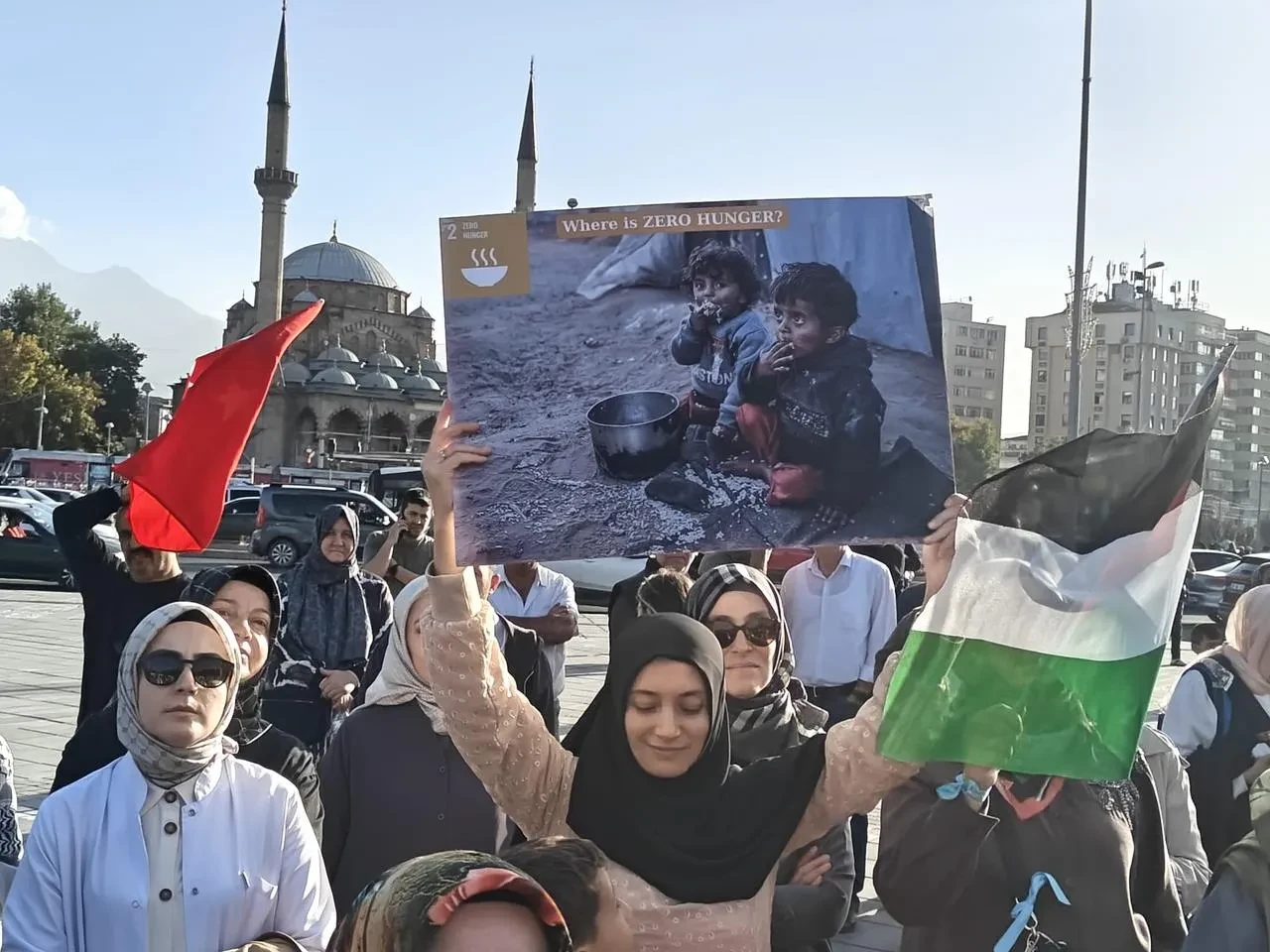 Kayseri’de sağlık çalışanları Gazze için farkındalık yürüyüşü yaptı