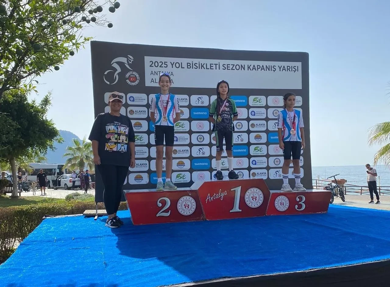 Akhisar İlçe Spor Kulübü Türkiye Kupası'nda madalyaları topladı