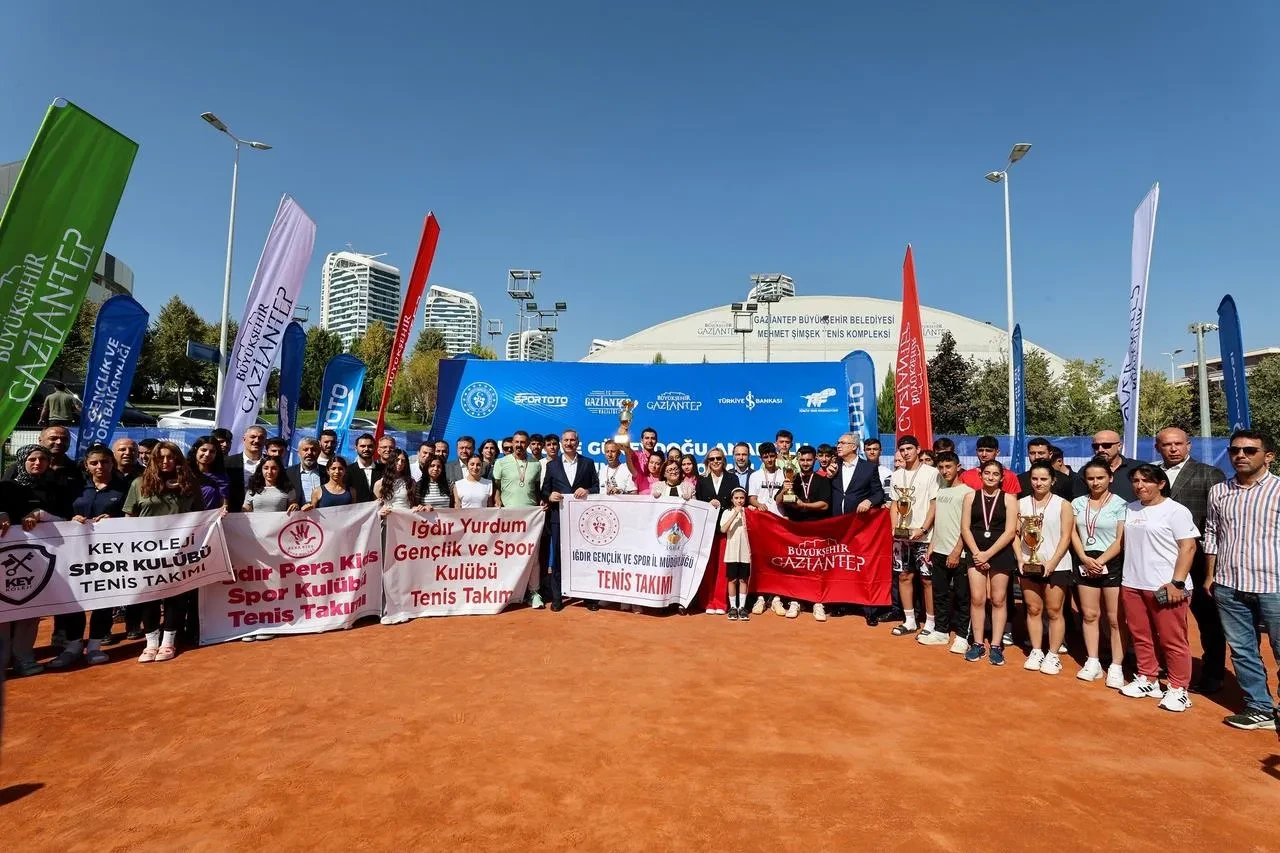 Gaziantep'te Türkiye Tenis Federasyonu şampiyonasında ödüller sahiplerini buldu