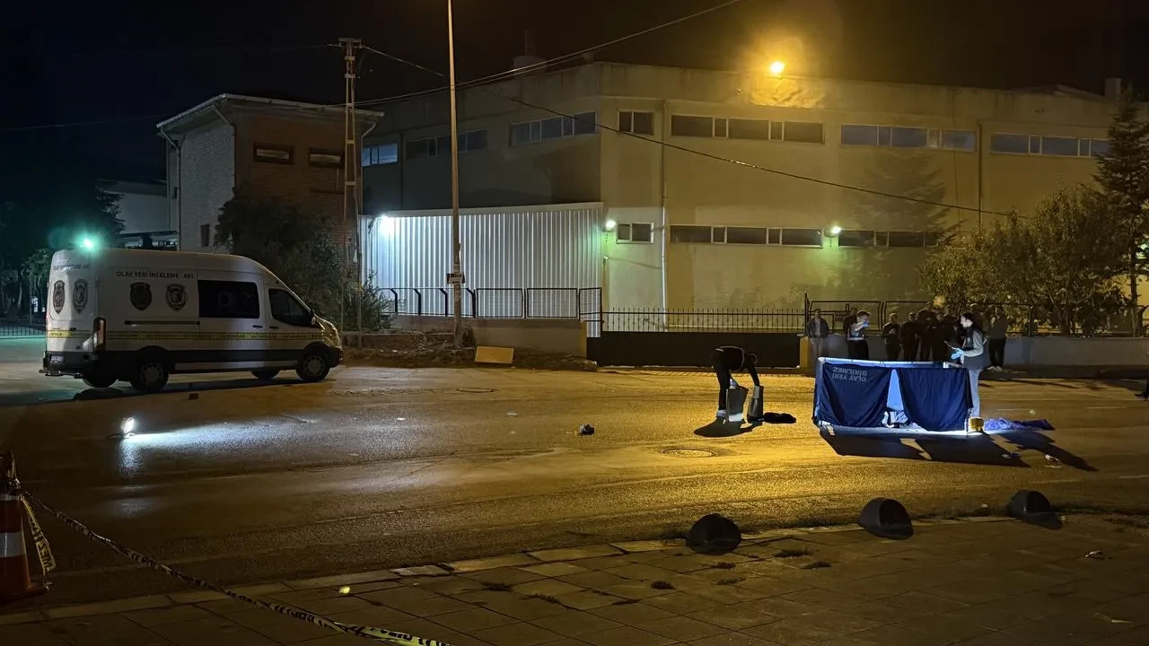 Arnavutköy'de polis yeleği giyen şahsa silahlı saldırı düzenlendi