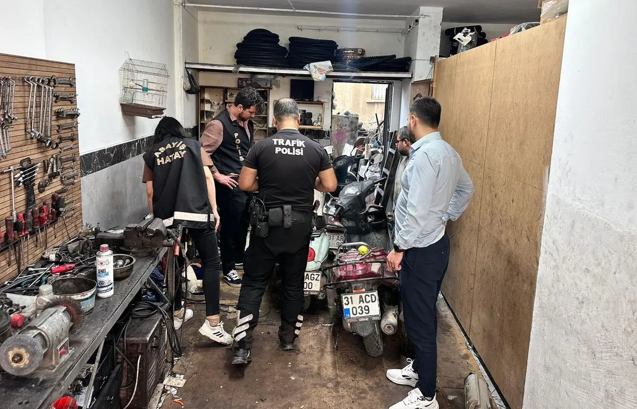 İskenderun’da polis ekipleri motosiklet tamircilerini denetledi