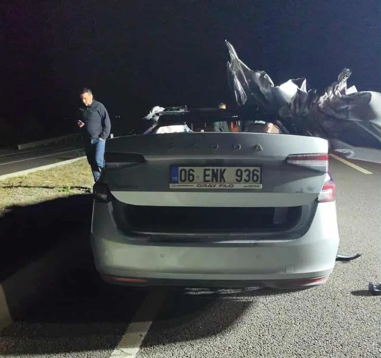 Kütahya-Tavşanlı karayolunda otomobil ile kamyonet çarpıştı bir ölü iki yaralı