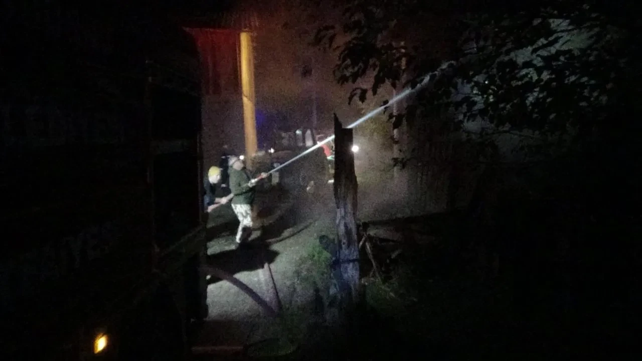 Bolu’nun Mudurnu ilçesinde samanlıkta çıkan yangın evi kül etti