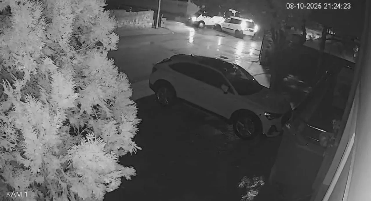 Çorum Alaca'da minibüs ve hafif ticari araç çarpıştı, sürücü kaçtı