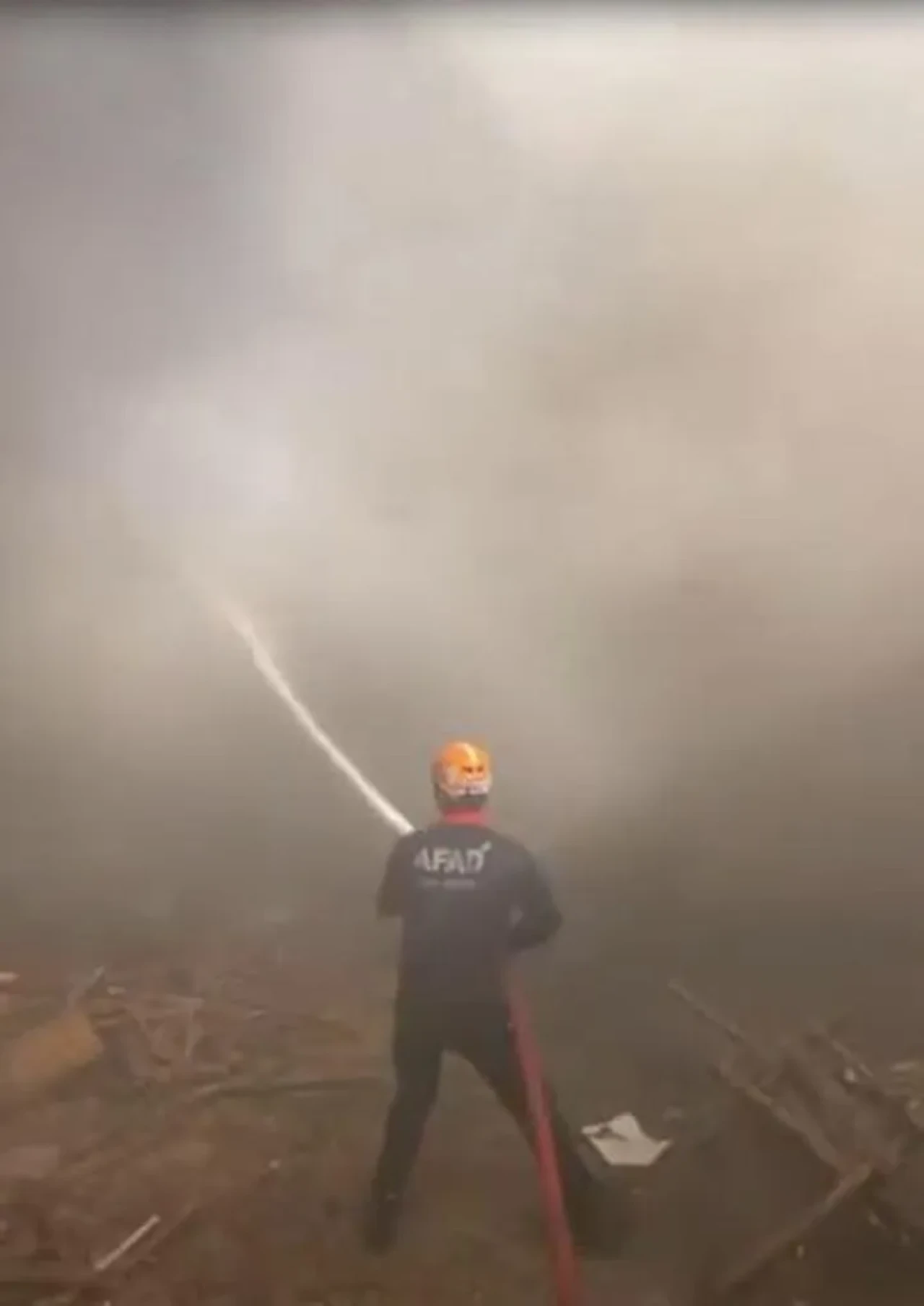 Ardahan’da ahır yangınında 15 küçükbaş ve 8 büyükbaş hayvan telef oldu