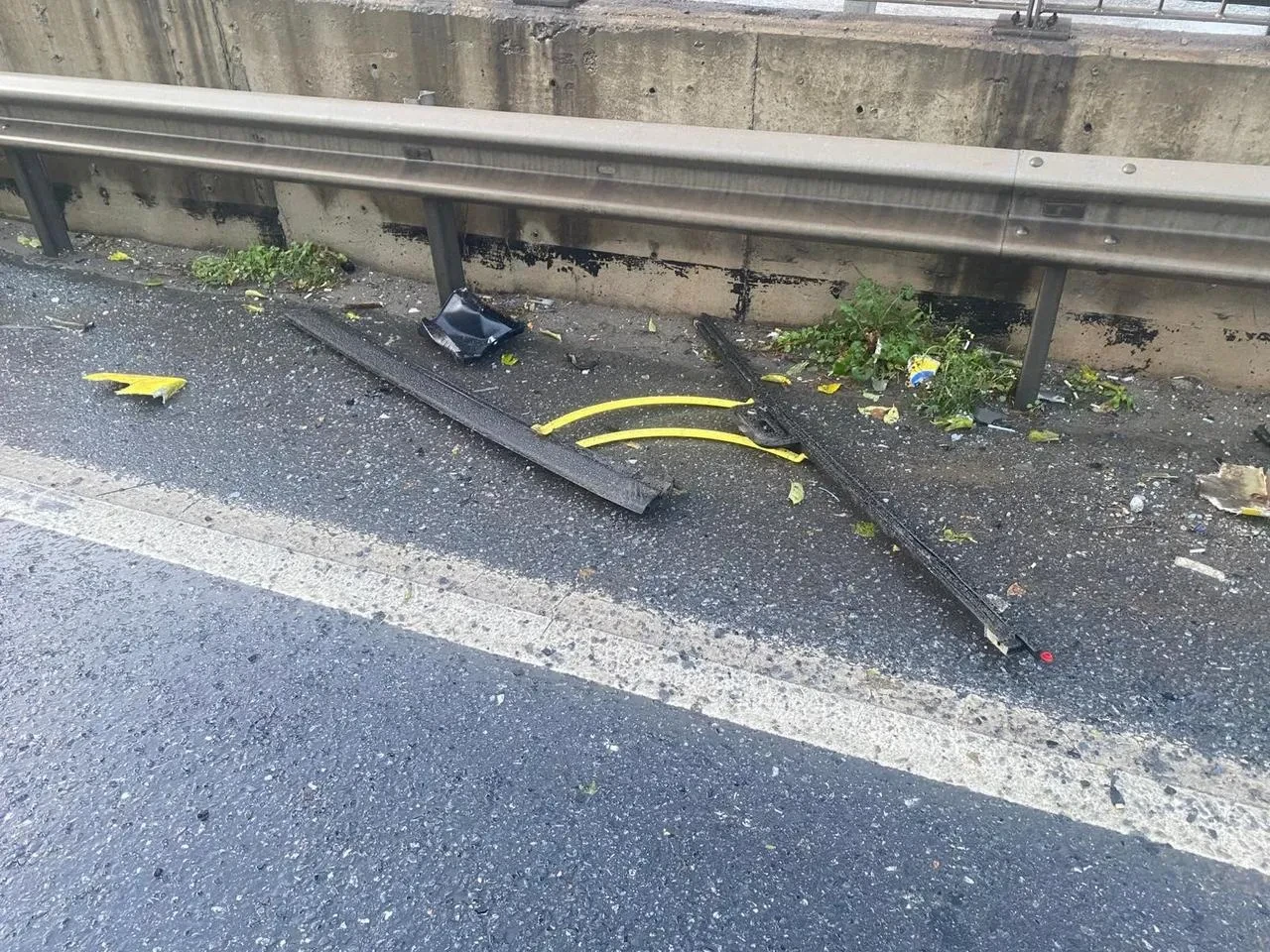 Kadıköy'de alkollü İETT şoförü bariyerlere çarptı 2 yaralı