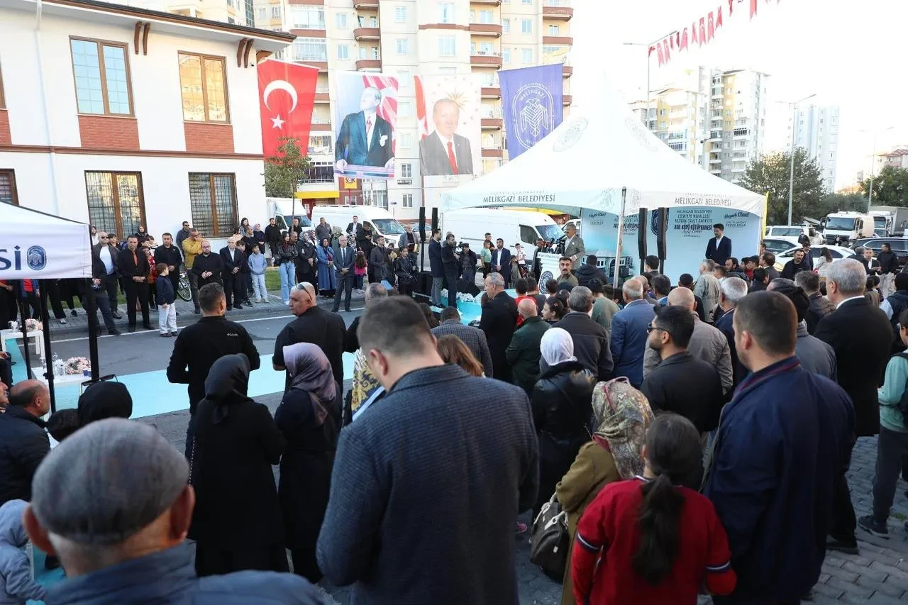 Melikgazi Belediyesi Esentepe'de Keziban-Davut Sapayer Akıl Küpü Kütüphanesi'ni açtı