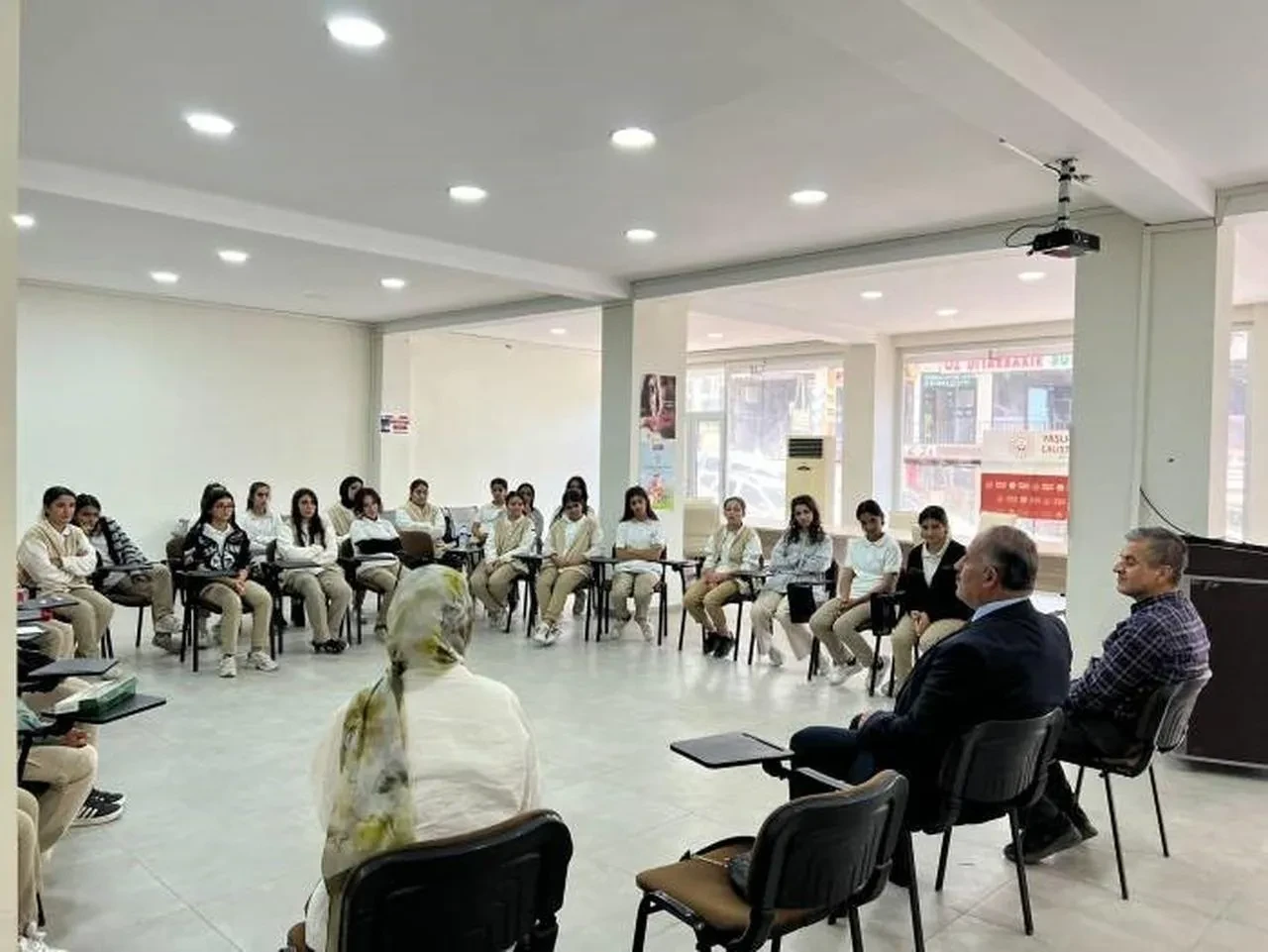 Şırnak’ta öğrenciler Aile ve Sosyal Hizmetler İl Müdürlüğü’nü ziyaret etti