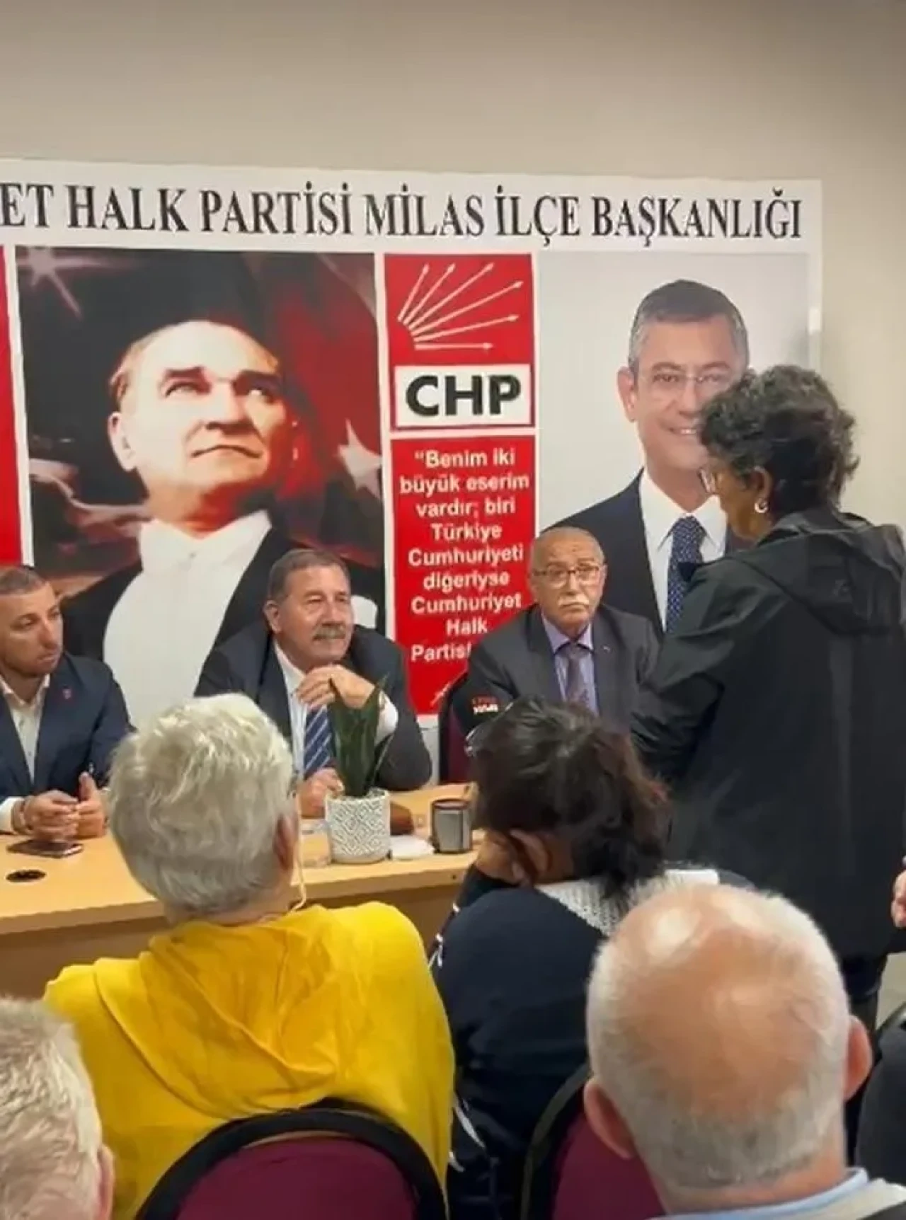 Chp Milas İlçe Teşkilatı’nda Belediye Başkanı Topuz’a Oy Sorusu