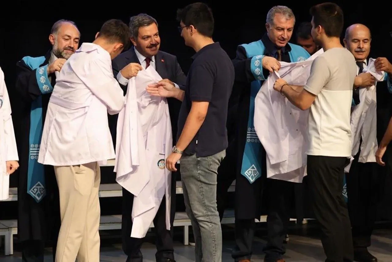 Malatya Turgut Özal Üniversitesi’nde beyaz önlük giyme töreni gerçekleşti