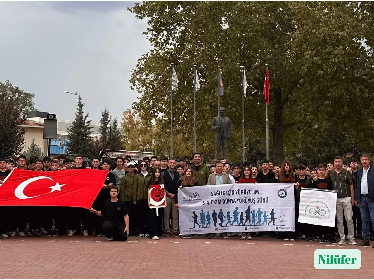 Bursa’da Dünya Yürüyüş Günü kapsamında sağlıklı yaşam yürüyüşleri düzenlendi