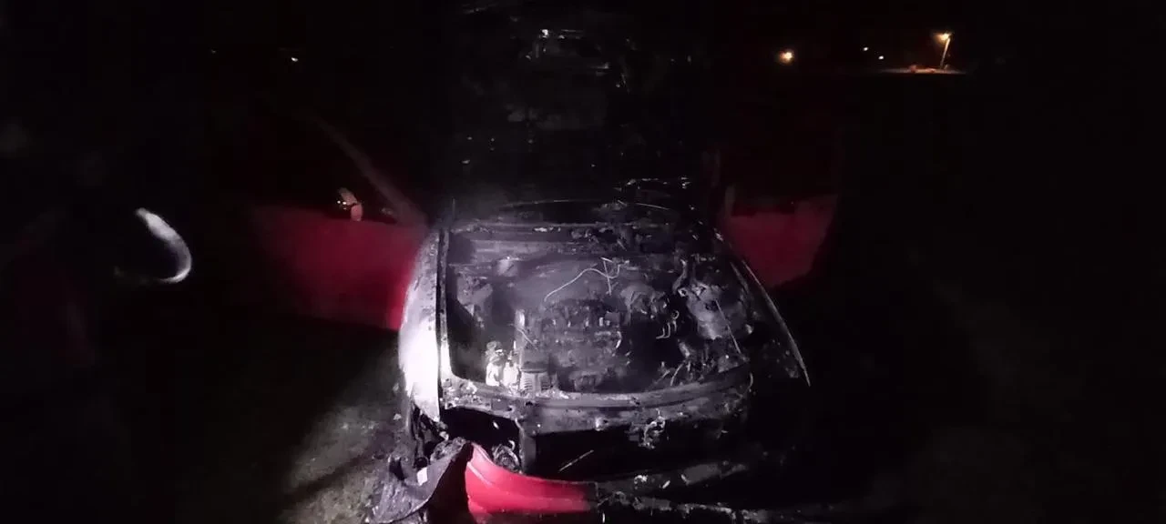 Muş'ta seyir halindeki otomobil alev aldı itfaiye müdahale etti