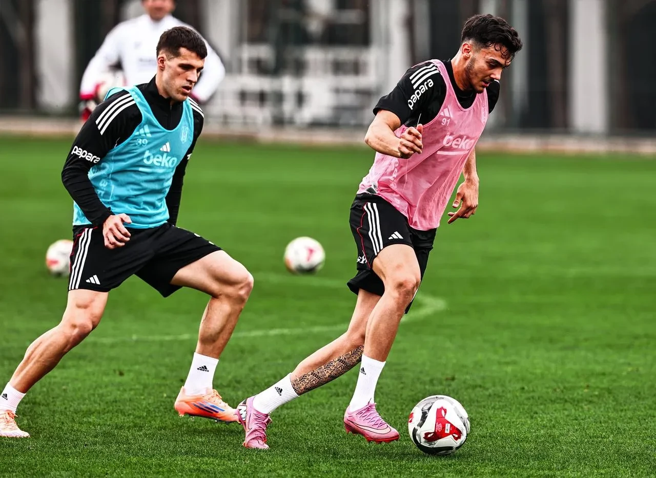 Beşiktaş Fenerbahçe derbisi için BJK Nevzat Demir Tesisleri’nde antrenmanlara başladı