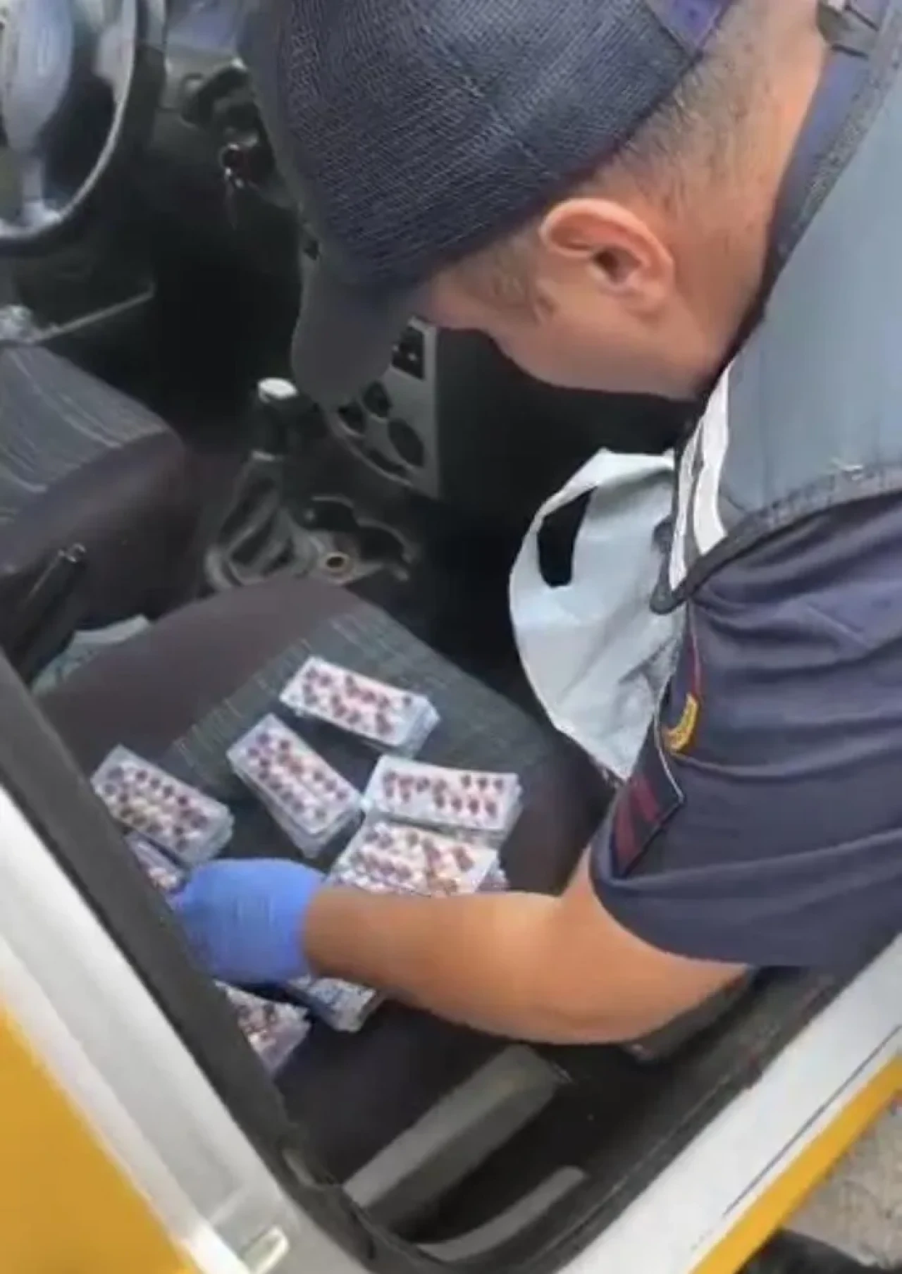 Samsun'da jandarma takside uyuşturucu ele geçirdi ve 2 kişiyi gözaltına aldı