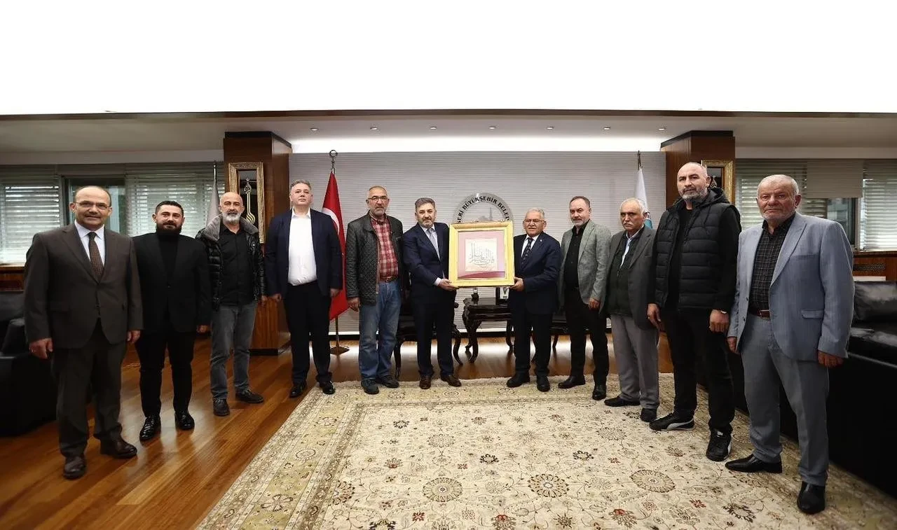 Kayseri Büyükşehir Belediye Başkanı Büyükkılıç hal esnafını ağırladı