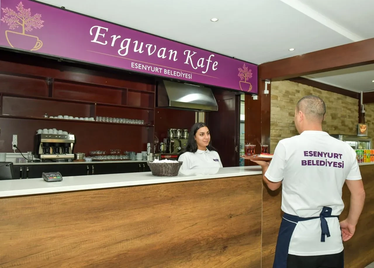 Esenyurt Belediyesi Mevlana Mahallesi’nde Erguvan Kafe’yi hizmete açtı